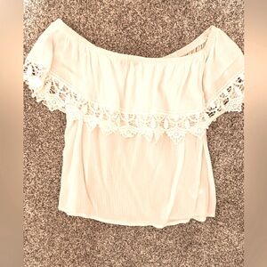 Mexican white crop top with ruffle. Off the shoulder or on. Cute!